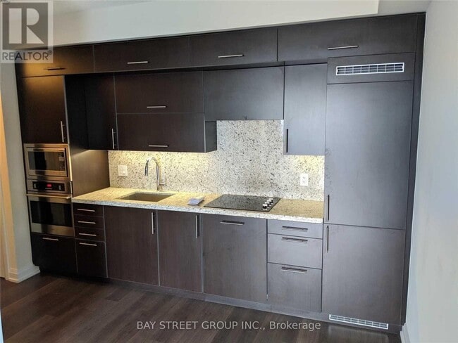 Building Photo - 5 Sheppard Ave E