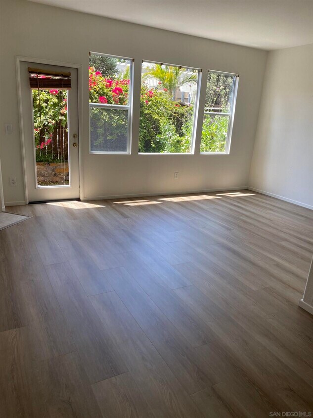 Primary Photo - 4499 Brisbane Way