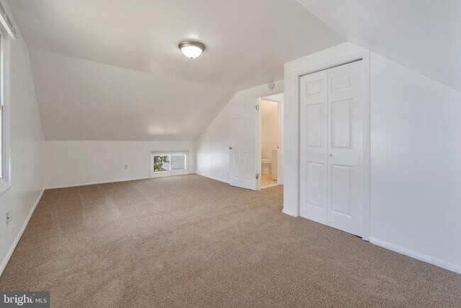 Building Photo - 12901 Ardennes Ave