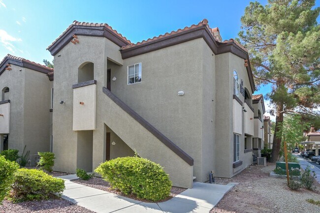 Foto del edificio - Guard Gated!!! Community Pool, Spa!!! Fitn...