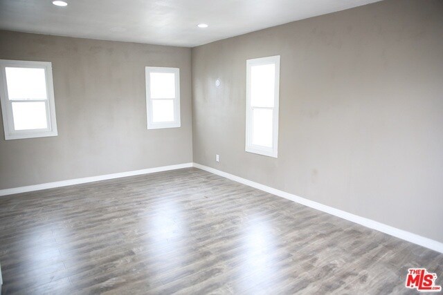 Building Photo - 1237 W 39th St