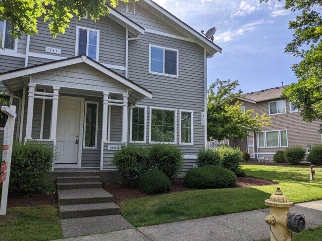 Foto del edificio - 1945 Garry Oaks Ave