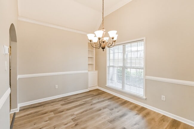 Building Photo - 4199 Sidlehill Dr