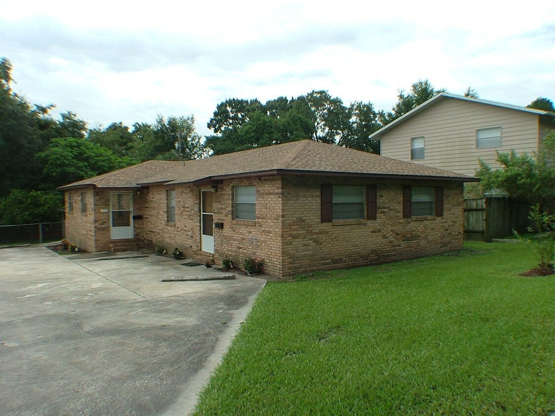 435 High View Ln Unit 1, Lakeland, FL 33803 Room for Rent in Lakeland