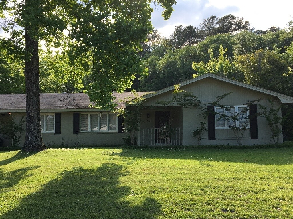 Primary Photo - 1826 Vaughn Ln