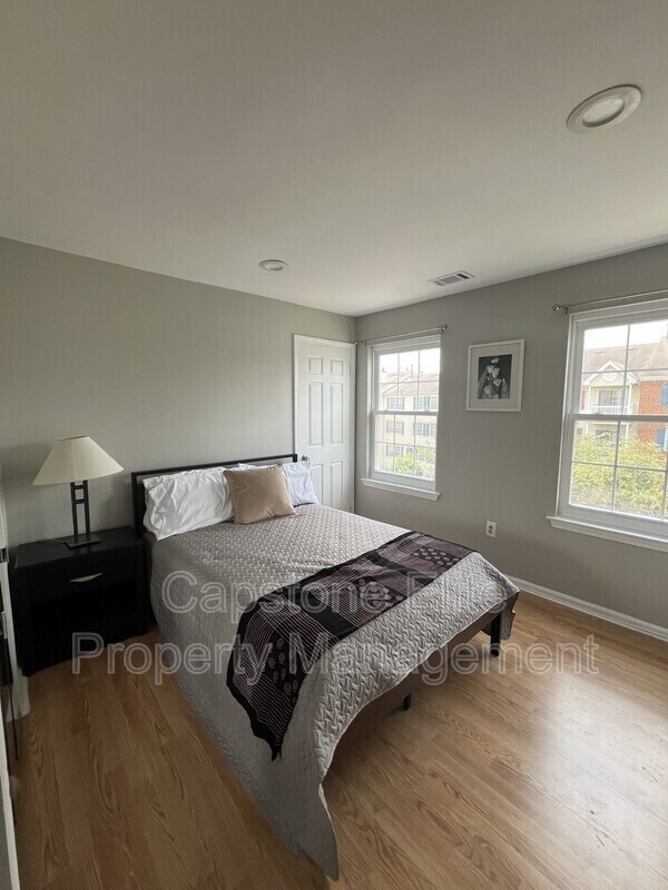 Foto principal - 35 Rutgers Dr