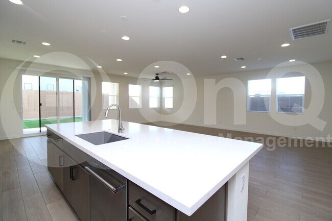 Foto del edificio - 27480 N 73rd Dr