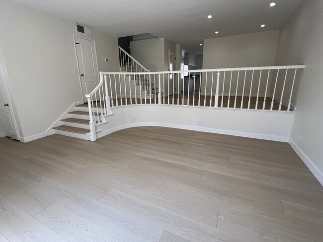 Foto del edificio - 2300 Maple Ave