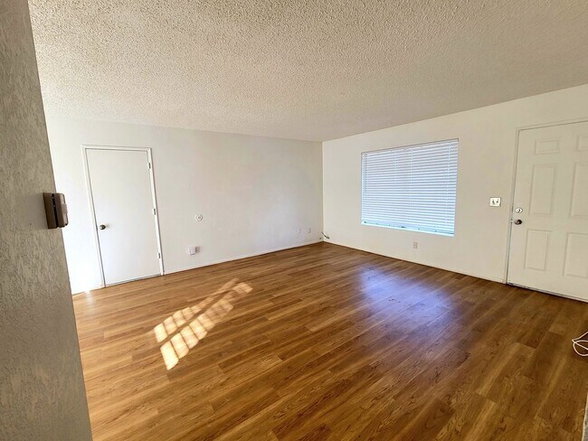Foto del edificio - You will love this 2 bedroom 1.5 bath in 29 Palms  Close to Marine Base