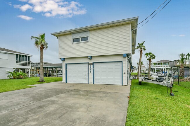 Building Photo - 21923 Frio Dr
