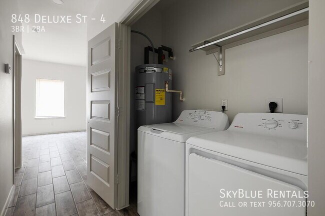 Foto del edificio - 848 Deluxe St