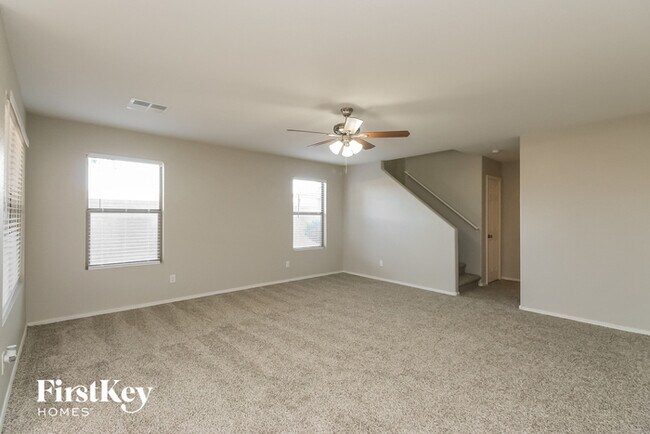 Foto del edificio - 2278 E Spruce Dr
