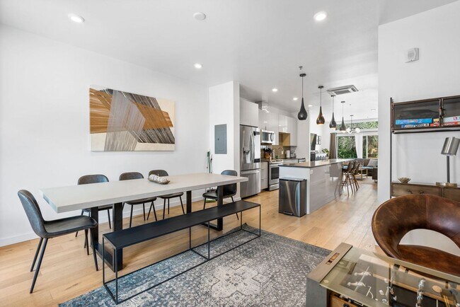 Building Photo - East Austin Gem