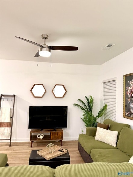 Building Photo - 7559 Discovery Pt Dr NW