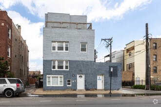Building Photo - 3216 W Augusta Blvd