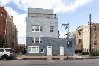 Building Photo - 3216 W Augusta Blvd