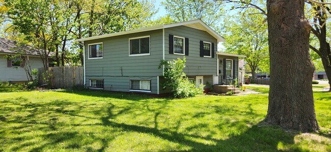 Building Photo - 4003 Latham St