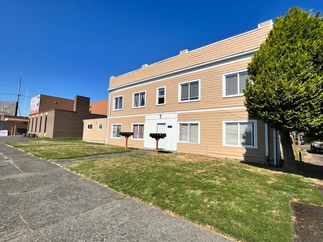 308 W Market St Unit 2, Aberdeen, WA 98520 Apartments 308 W Market