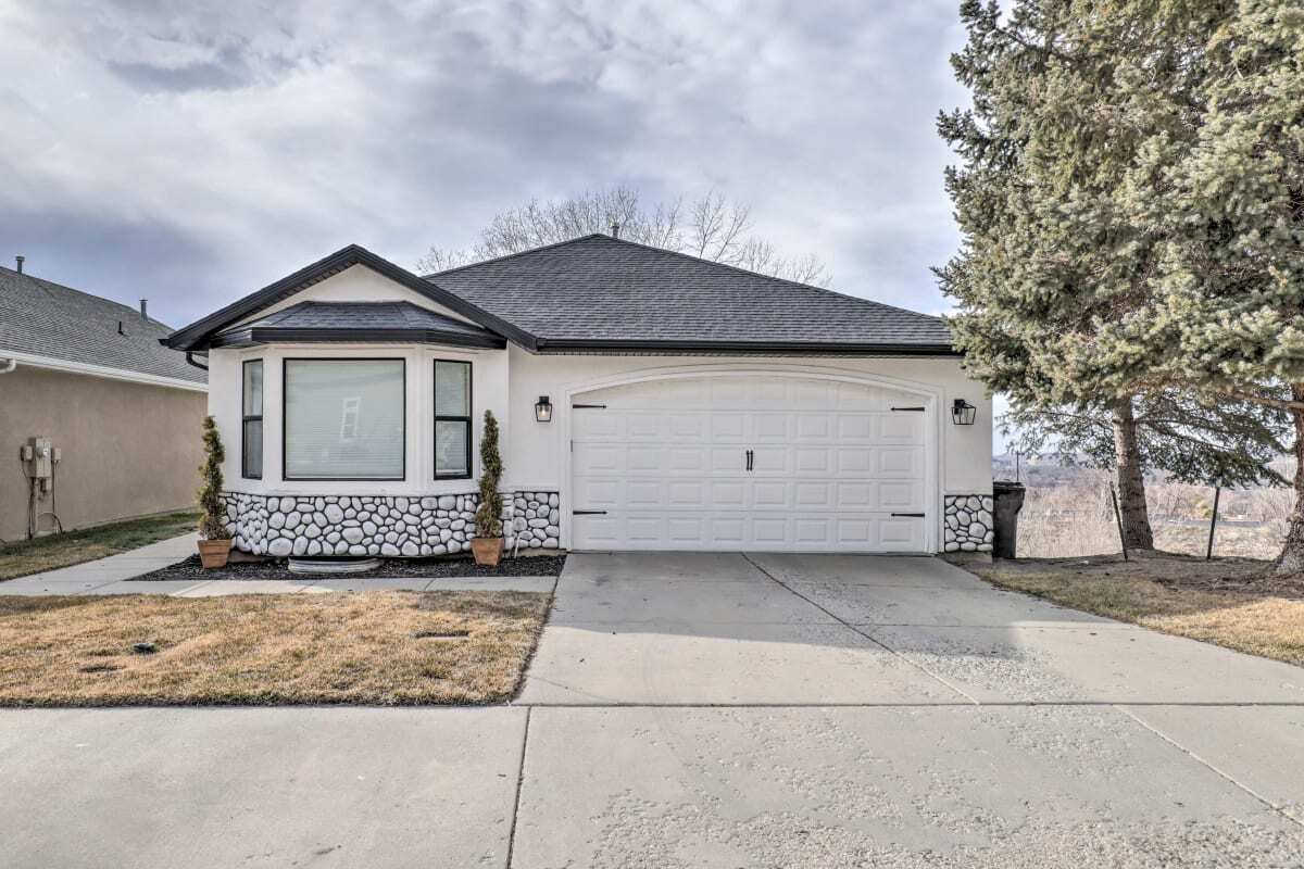 Primary Photo - 694 S Slate Canyon Dr