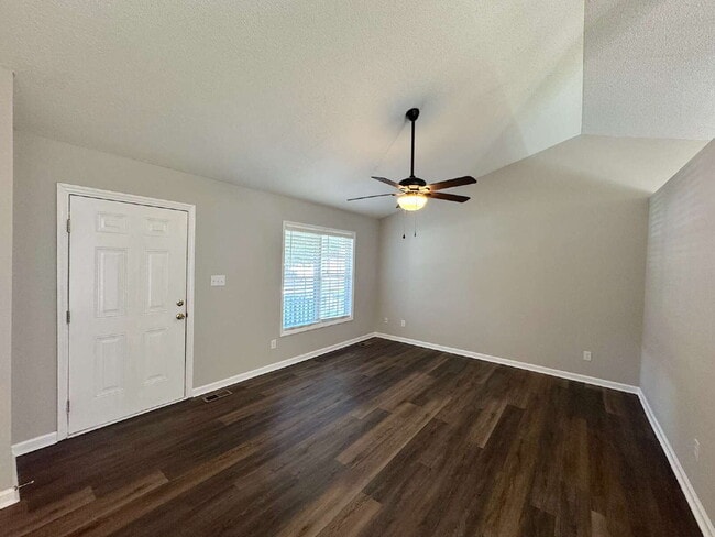 Building Photo - Cozy Three Bedroom Home in Knightdale!