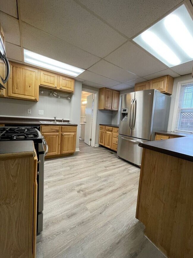 Foto del edificio - 3 Bedroom rancher in desirable West Side C...