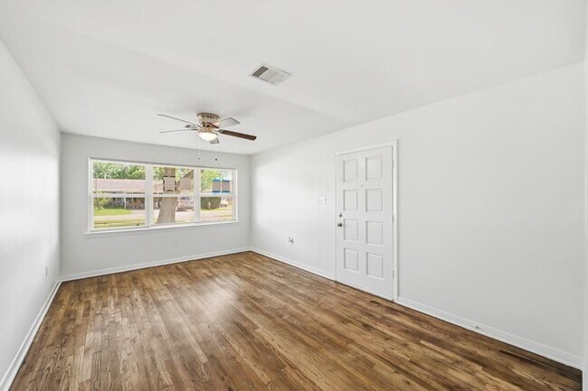 Foto del edificio - 2409 Estate Dr