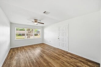 Building Photo - 2409 Estate Dr