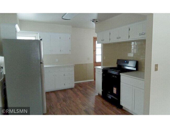 Foto del edificio - 4130 Glacier Ln N