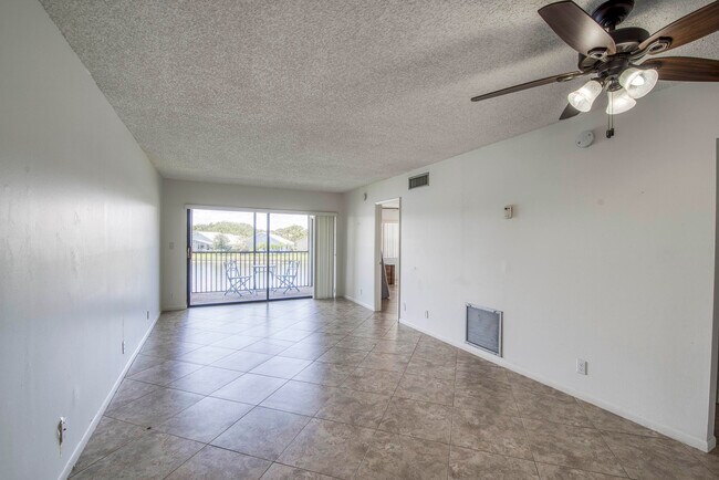 Building Photo - 12829 Briarlake Dr