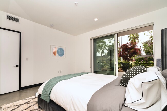 Building Photo - Village House