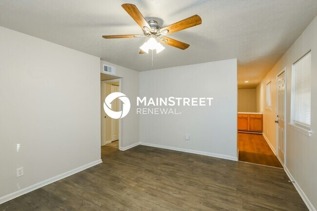 Foto del edificio - 5 Bedroom Pet-Friendly Home in Louisville, KY with Main Street Renewal