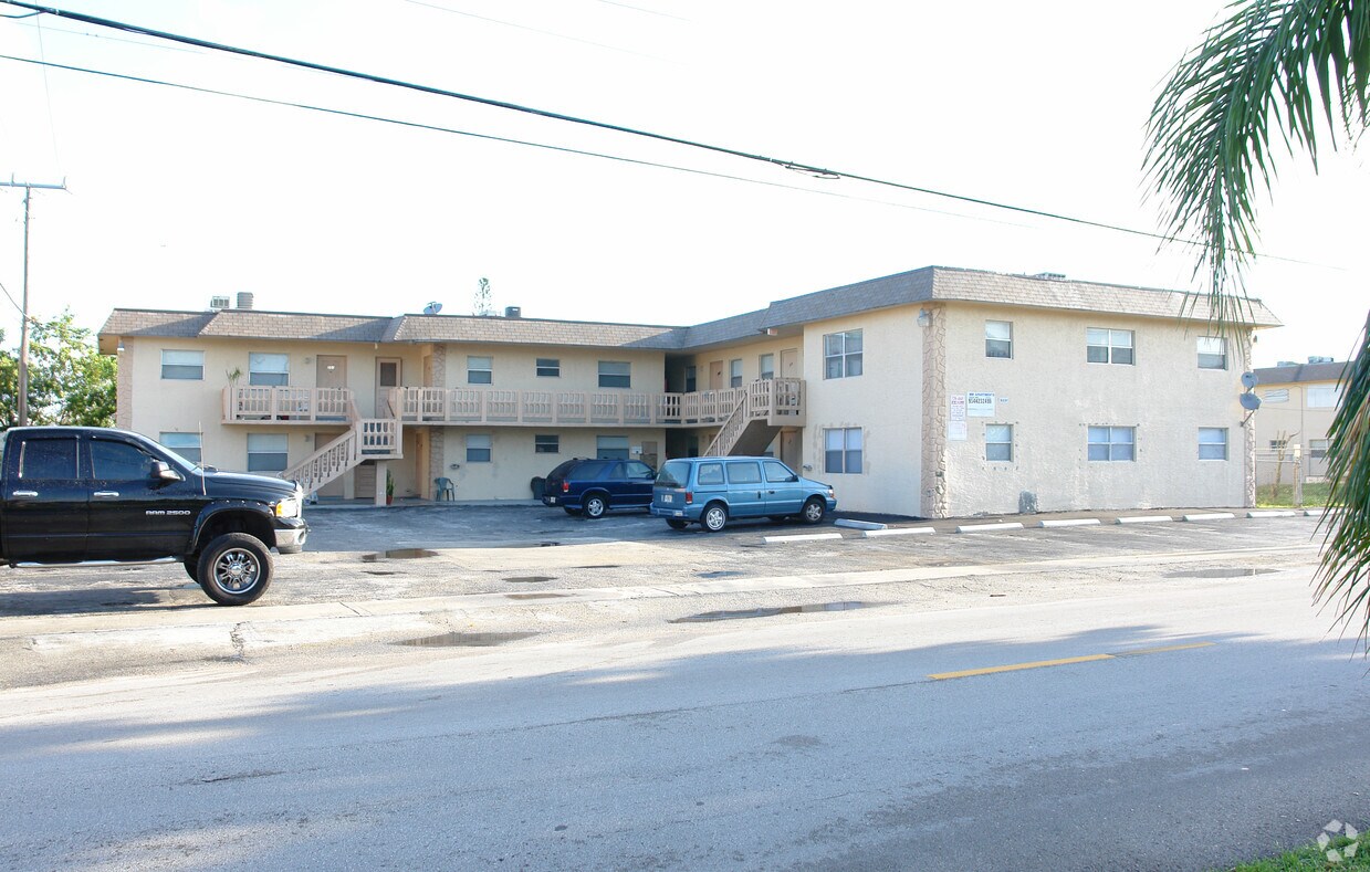 Primary Photo - 5831 SW 36th Ct