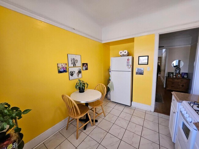 Foto del edificio - 817 W Belle Plaine Ave