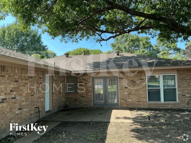 Building Photo - 818 Madrid Dr