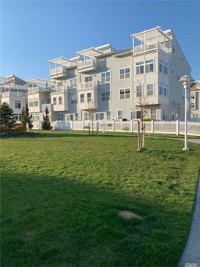Building Photo - 6301 Ocean Ave N