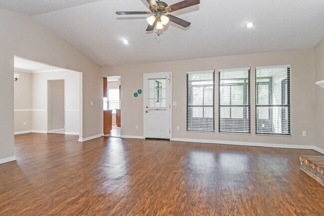 Foto del edificio - 8850 Cherry Hill Dr