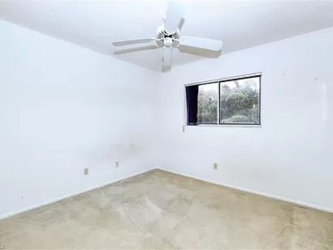 Foto del edificio - 6492 Royal Woods Dr
