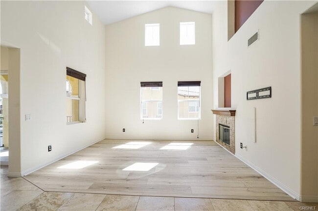 Building Photo - 27015 Fairway Ln