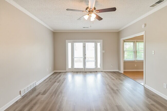 Foto del edificio - 4463 Whispering Bend Dr
