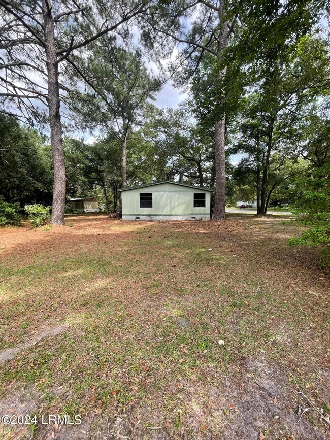 Building Photo - 3 Sandhill Dr