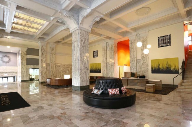 Building Photo - 5309 S Hyde Park Blvd