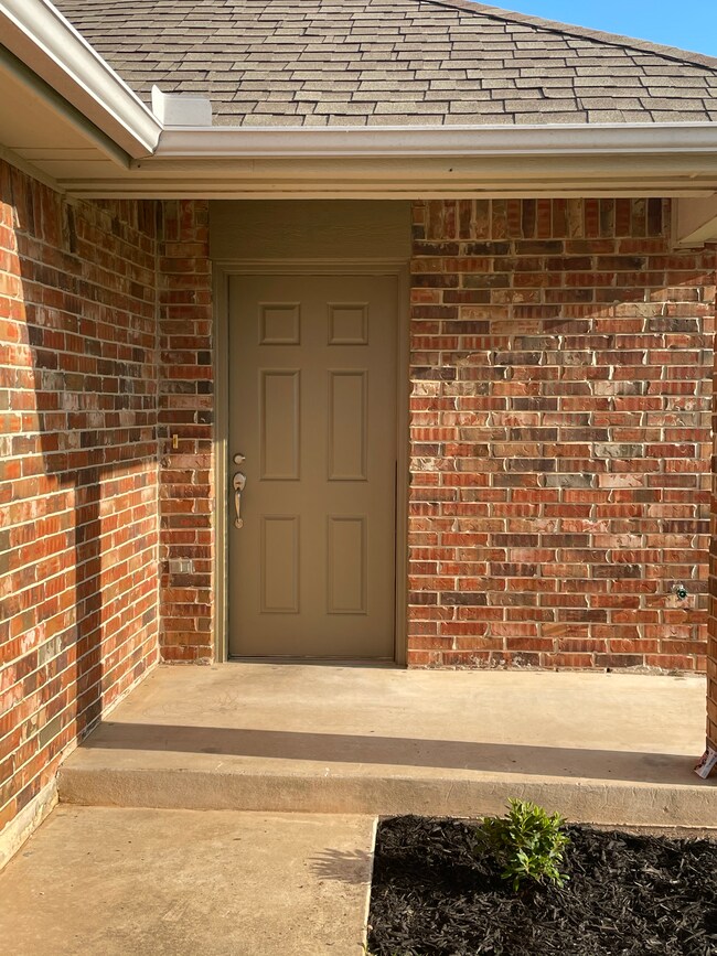 Puerta principal - 9710 SW 17th St