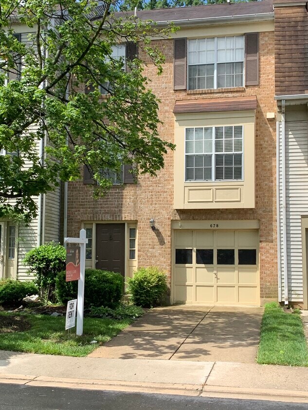 Foto principal - 678 Ivy League Ln
