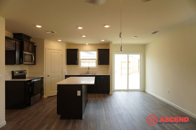 Foto del edificio - Energy-Efficient 3 Bed / 2 Bath Home with Solar, Garage & Full Kitchen Appliances