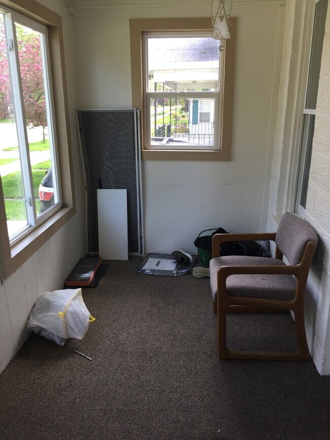Front Porch - 1013 W Bent Ave