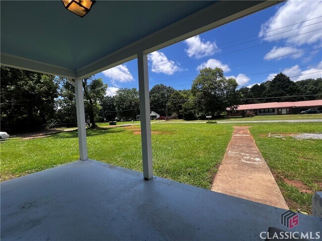 Foto del edificio - 571 Whitehead Rd