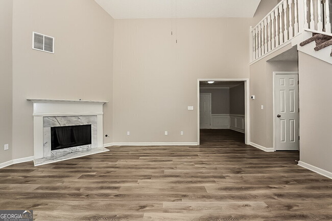 Foto del edificio - 611 Longstreet Ln