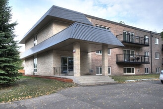Building Photo - 70-70 Southpark Dr