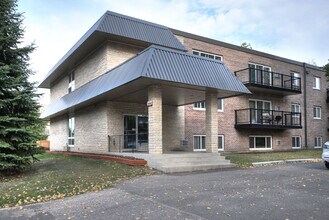 Building Photo - 70-70 Southpark Dr
