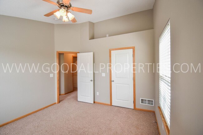 Foto del edificio - Price Reduced!!! Discover this beautiful 2...